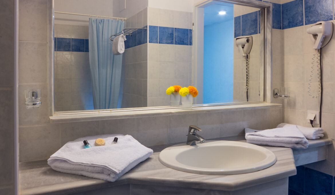 rooms-family-side-sea-view