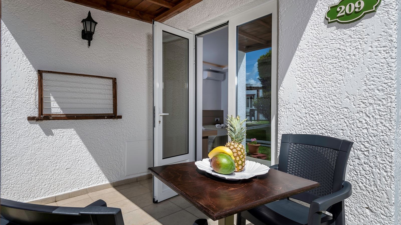 rooms-bungalow-standard-double-gardenview-balcony-or-terrace