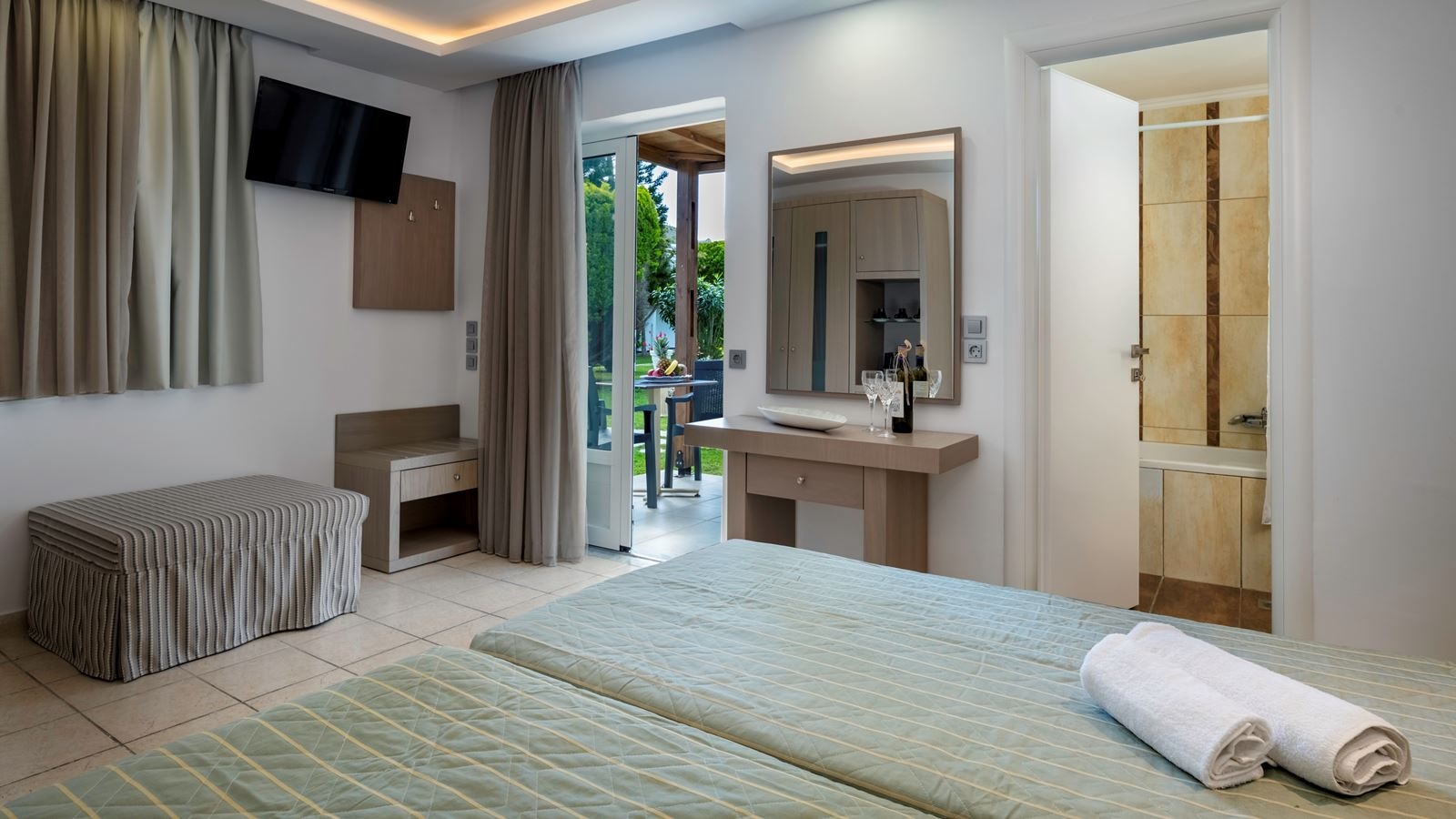 rooms-bungalow-standard-double-garden-view-balcony-or-terrace-with-private-sunbeds