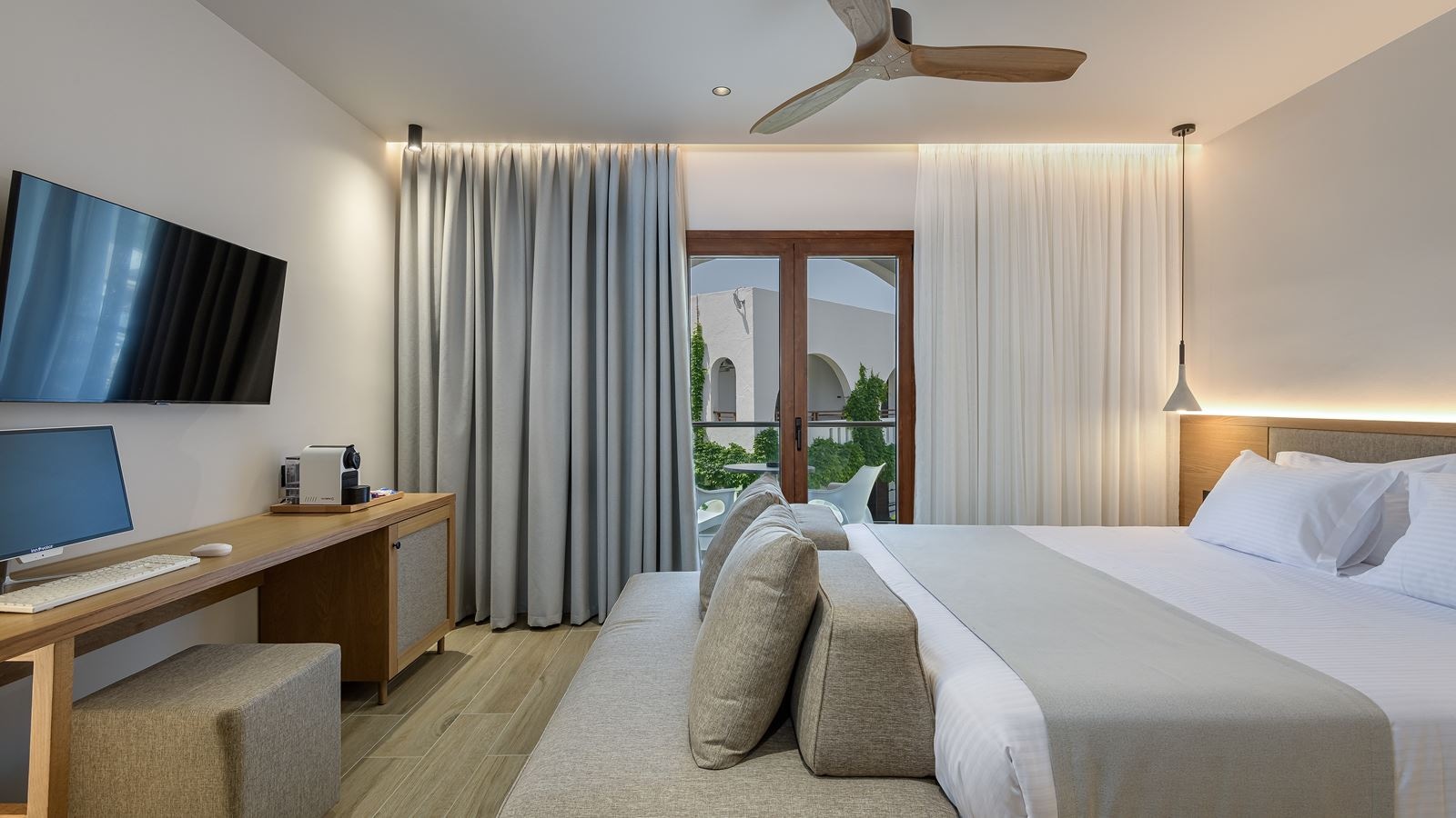 rooms-room-superior-double-gardenview-balcony-or-terrace-with-private-sunbeds