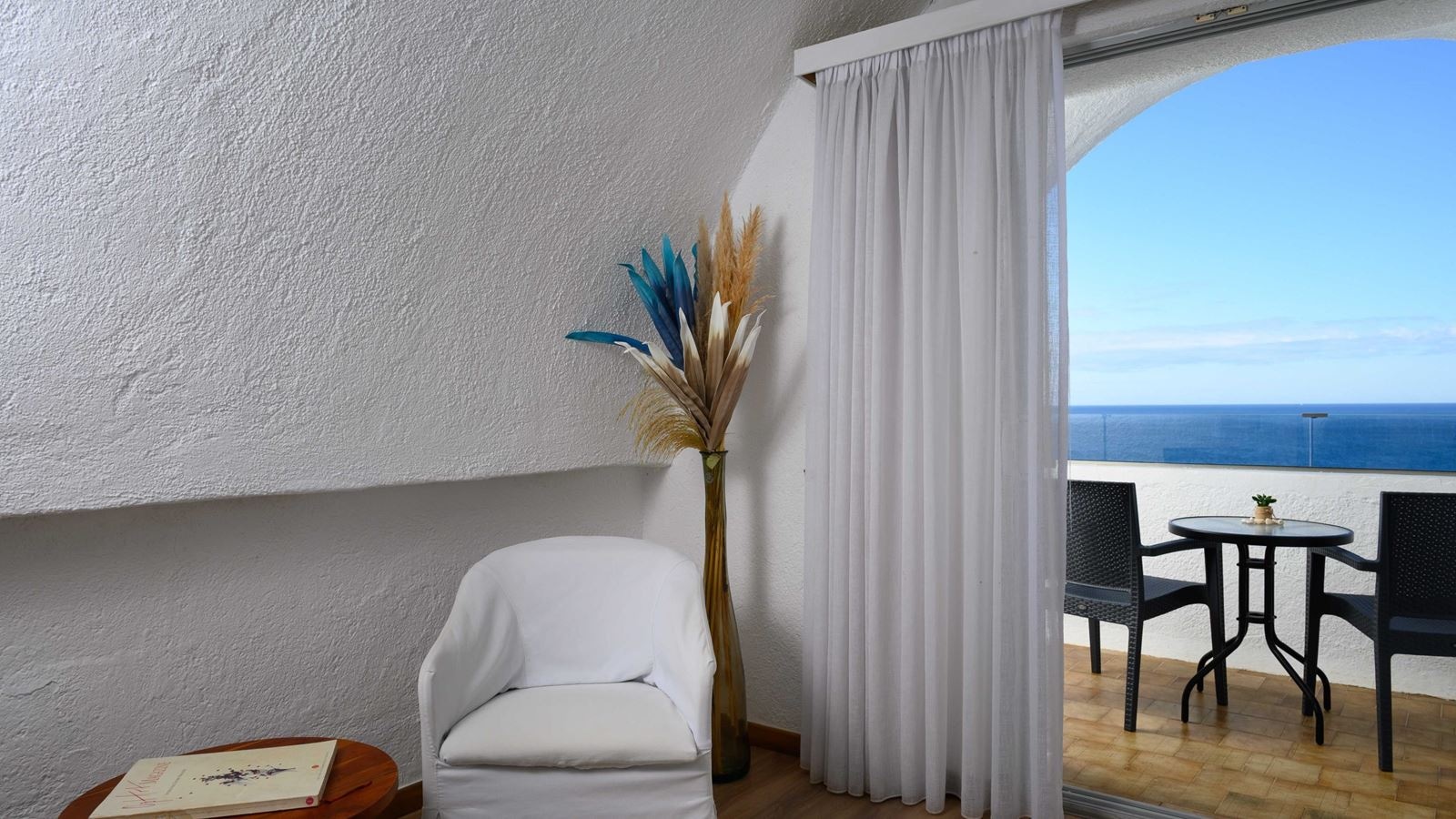 rooms-classic-triple-room-seaview-balcony-or-terrace