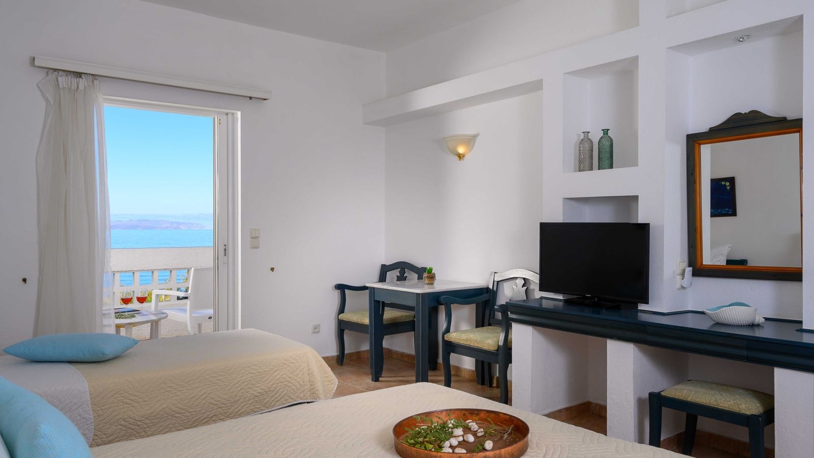 rooms-family-comfort-openplan-seaview-terrace