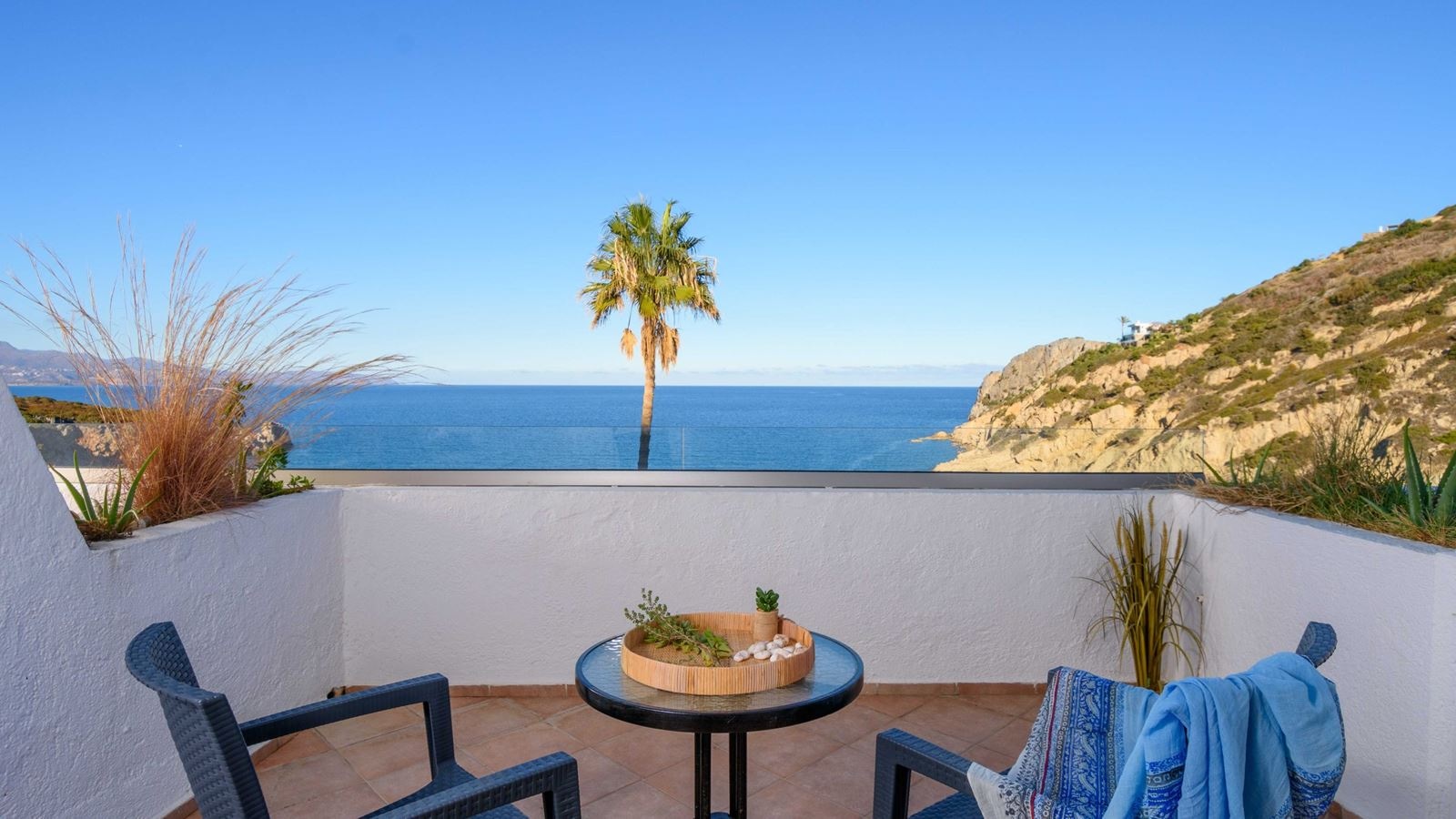 rooms-family-comfort-openplan-seaview-terrace