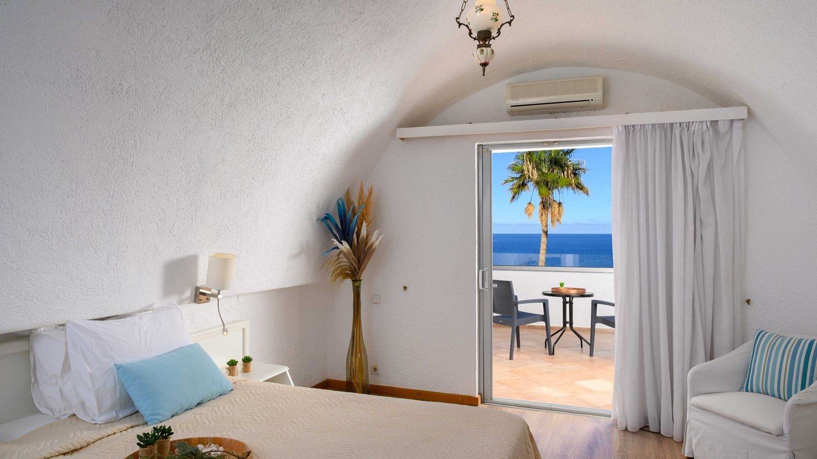 rooms-single-use-room-seaview-balcony-or-terrace
