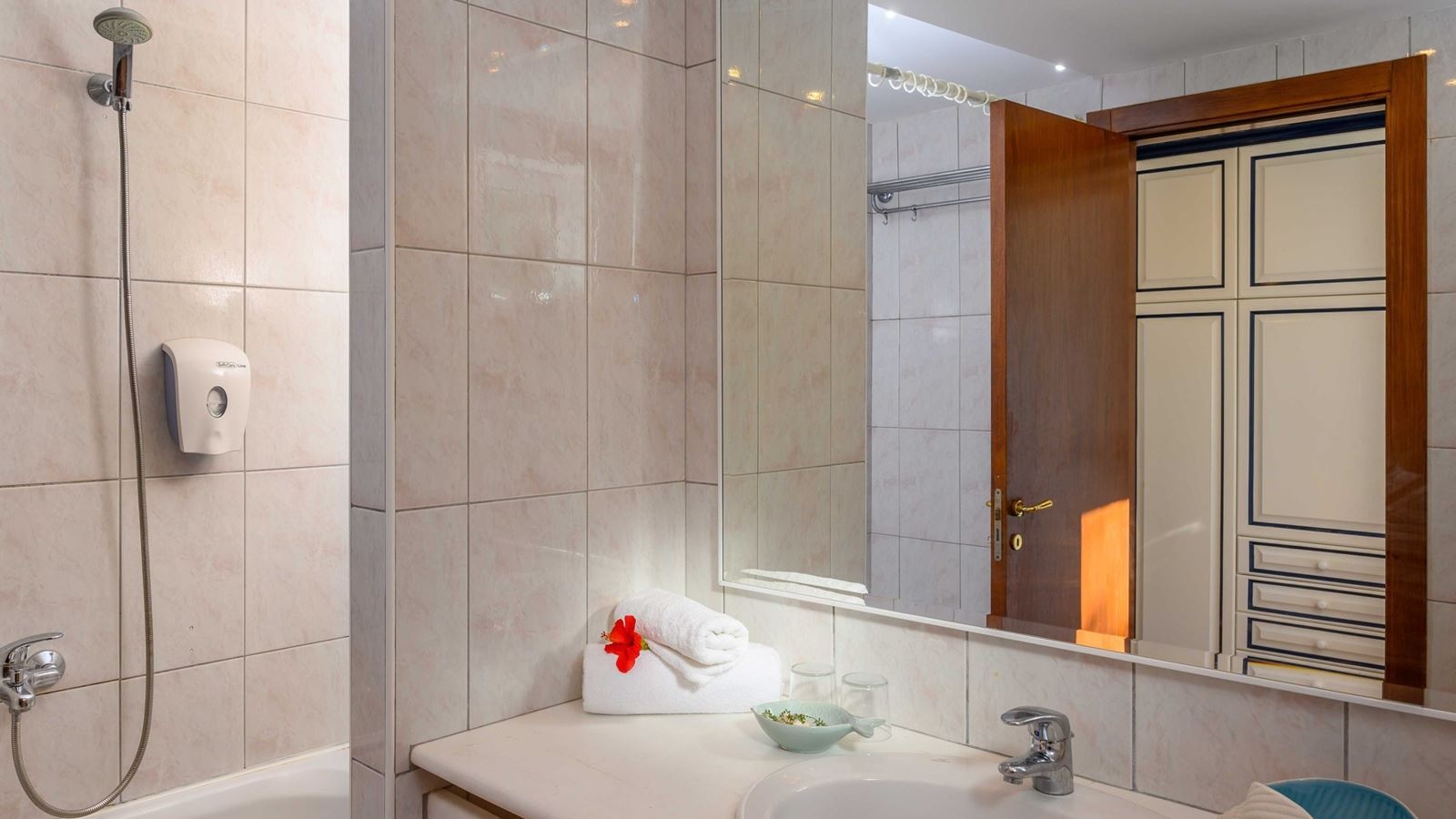 rooms-double-room-economy