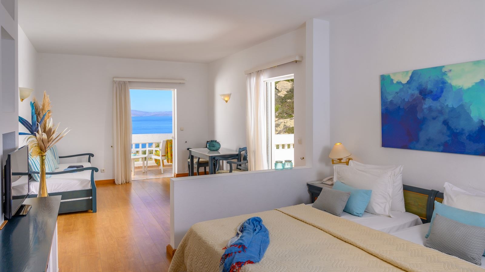 rooms-family-triple-openplan-seaview-balcony