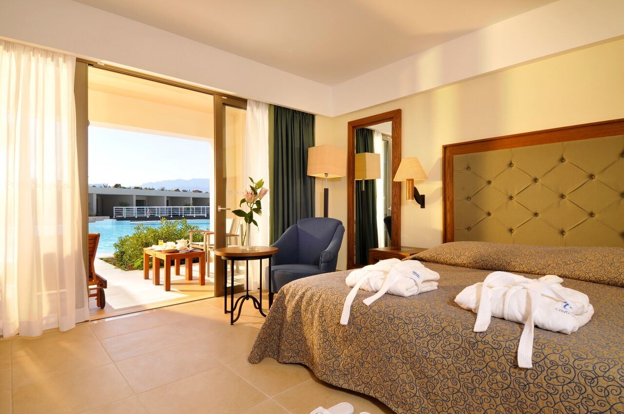 rooms-superior-deluxe-double-sharing-pool