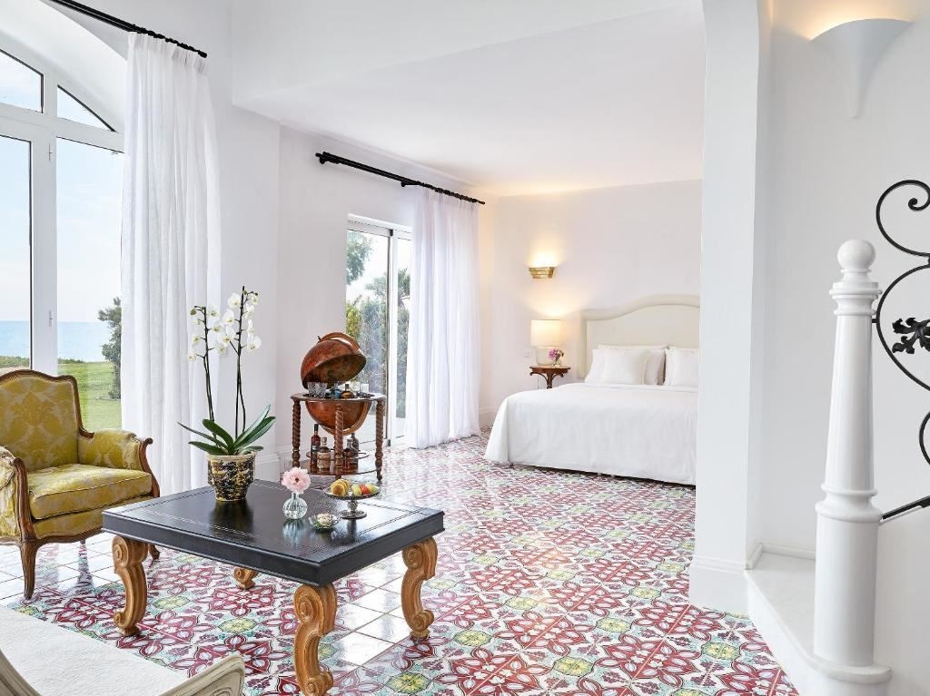 rooms-3-bedroom-beach-villa-seafront