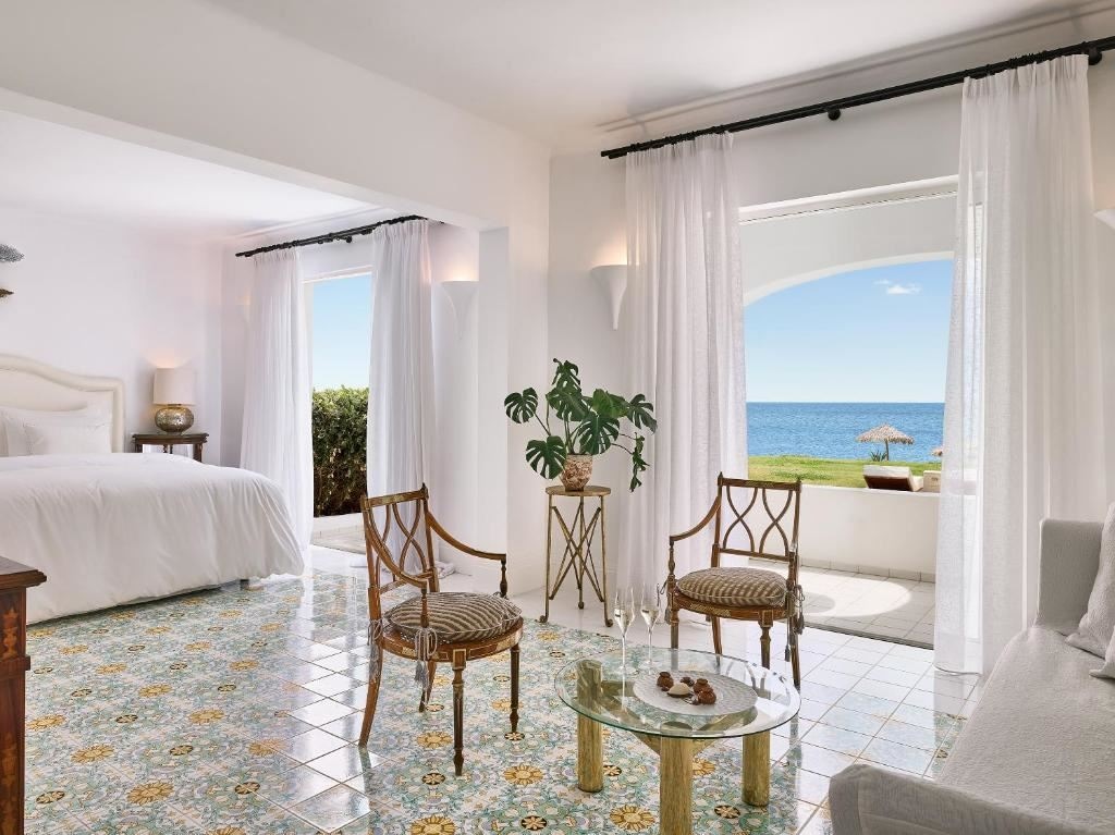 rooms-4-bedroom-beach-villa-seafront