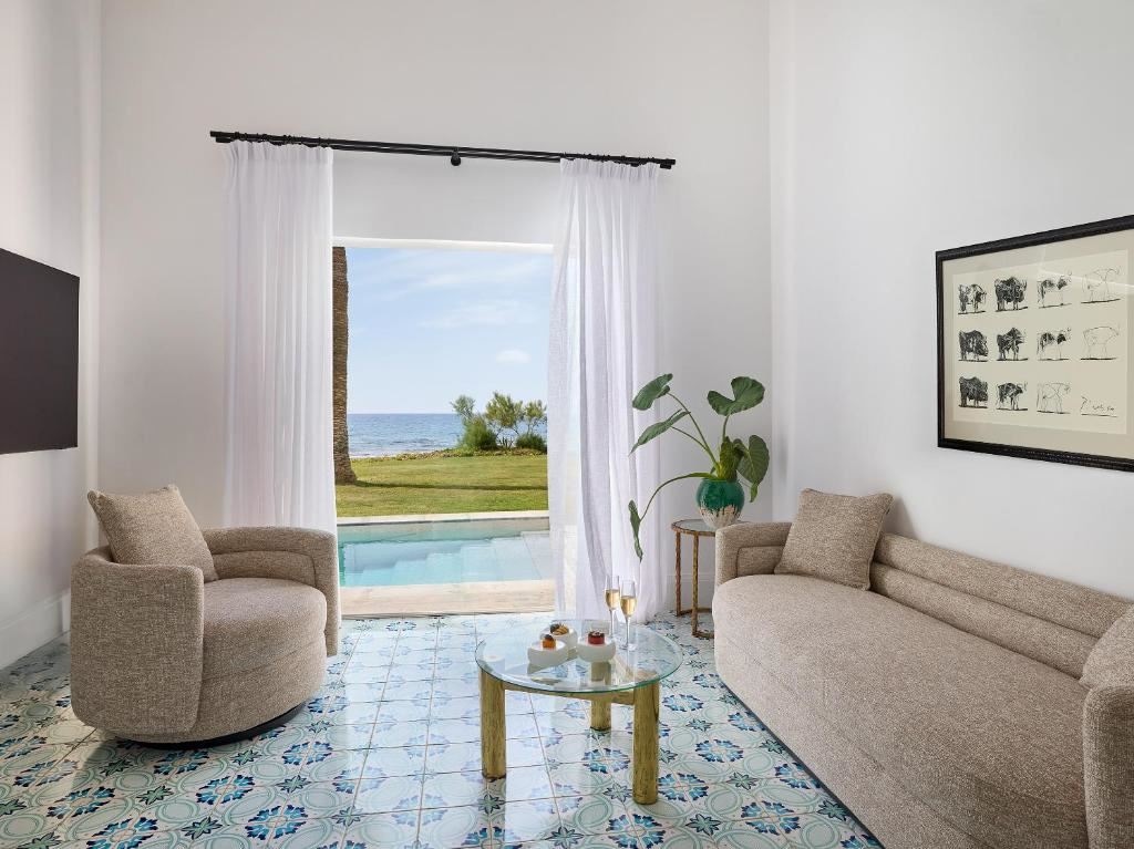 rooms-3-bedroom-beach-villa-private-pool