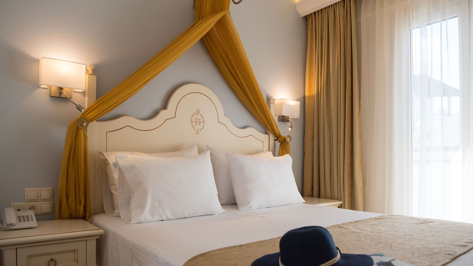 rooms-comfort-single-room-garden-view-balcony-or-terrace