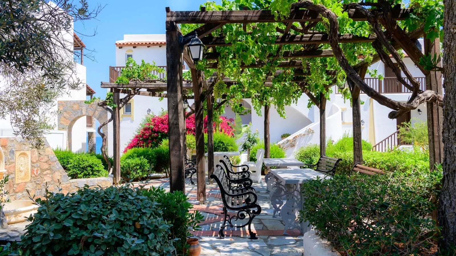 rooms-comfort-single-room-garden-view-balcony-or-terrace