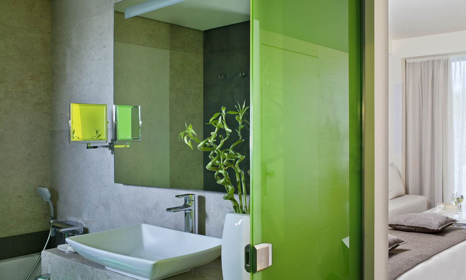 rooms-deluxe-room-pool-view