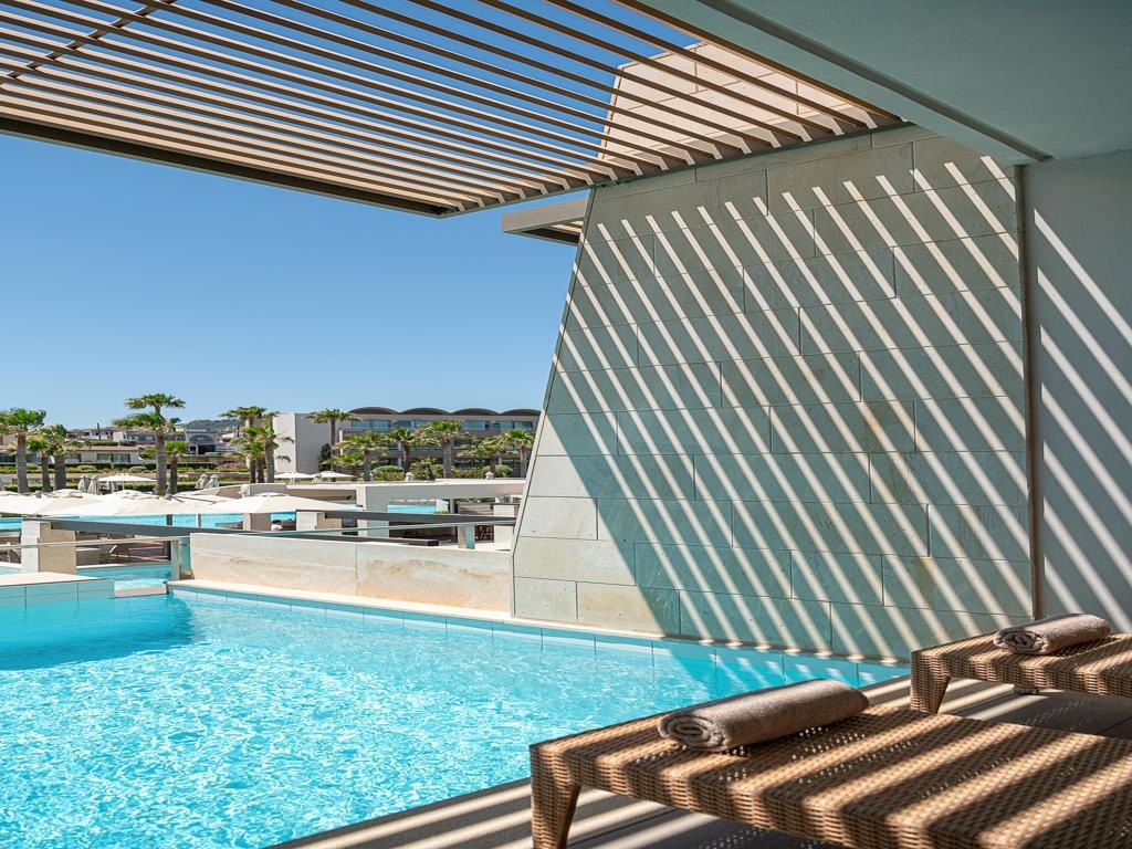 rooms-deluxe-room-private-pool