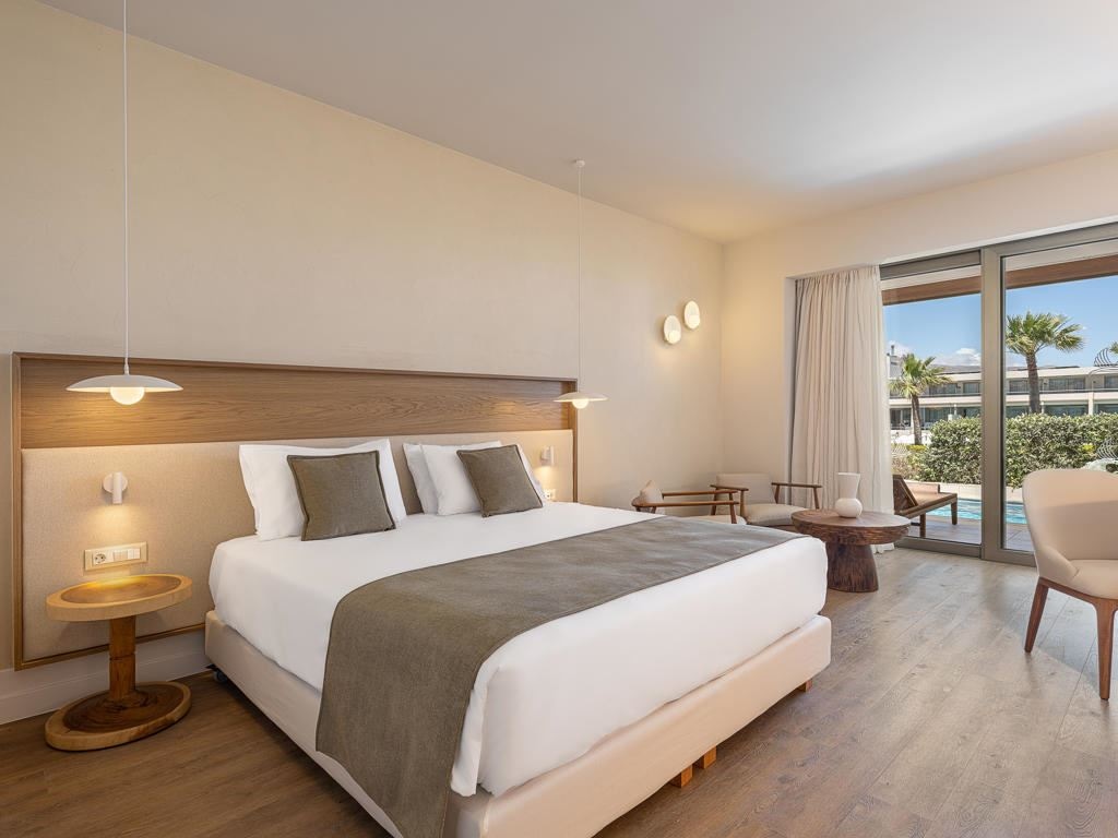 rooms-deluxe-room-private-pool