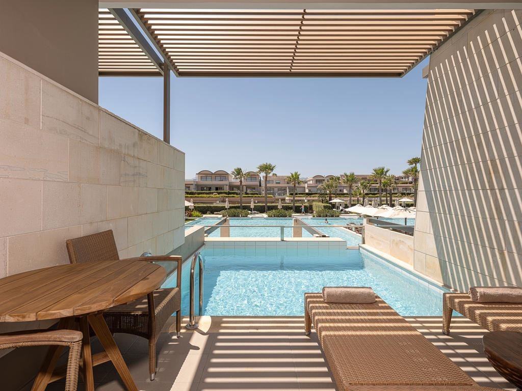 rooms-deluxe-room-private-pool