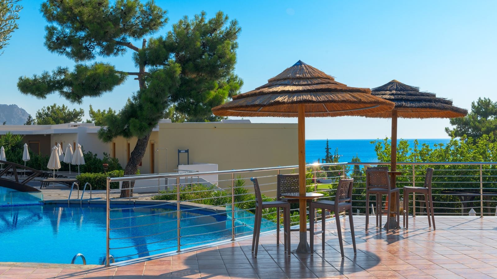 restaurants-pool-snack-bar