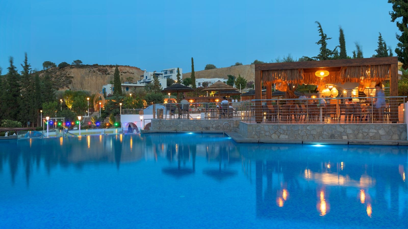 restaurants-pool-snack-bar