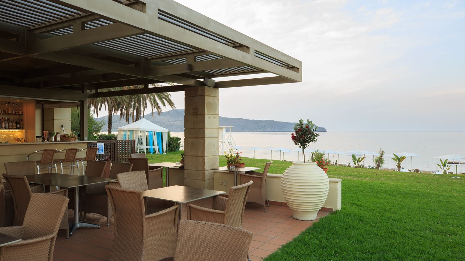 restaurants-pool-bar