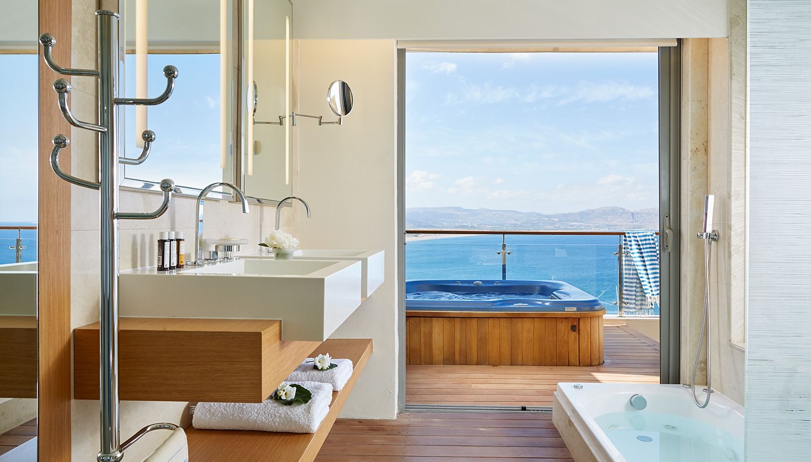 rooms-deliuxe-double-room-sea-view-outdoor-jacuzzi