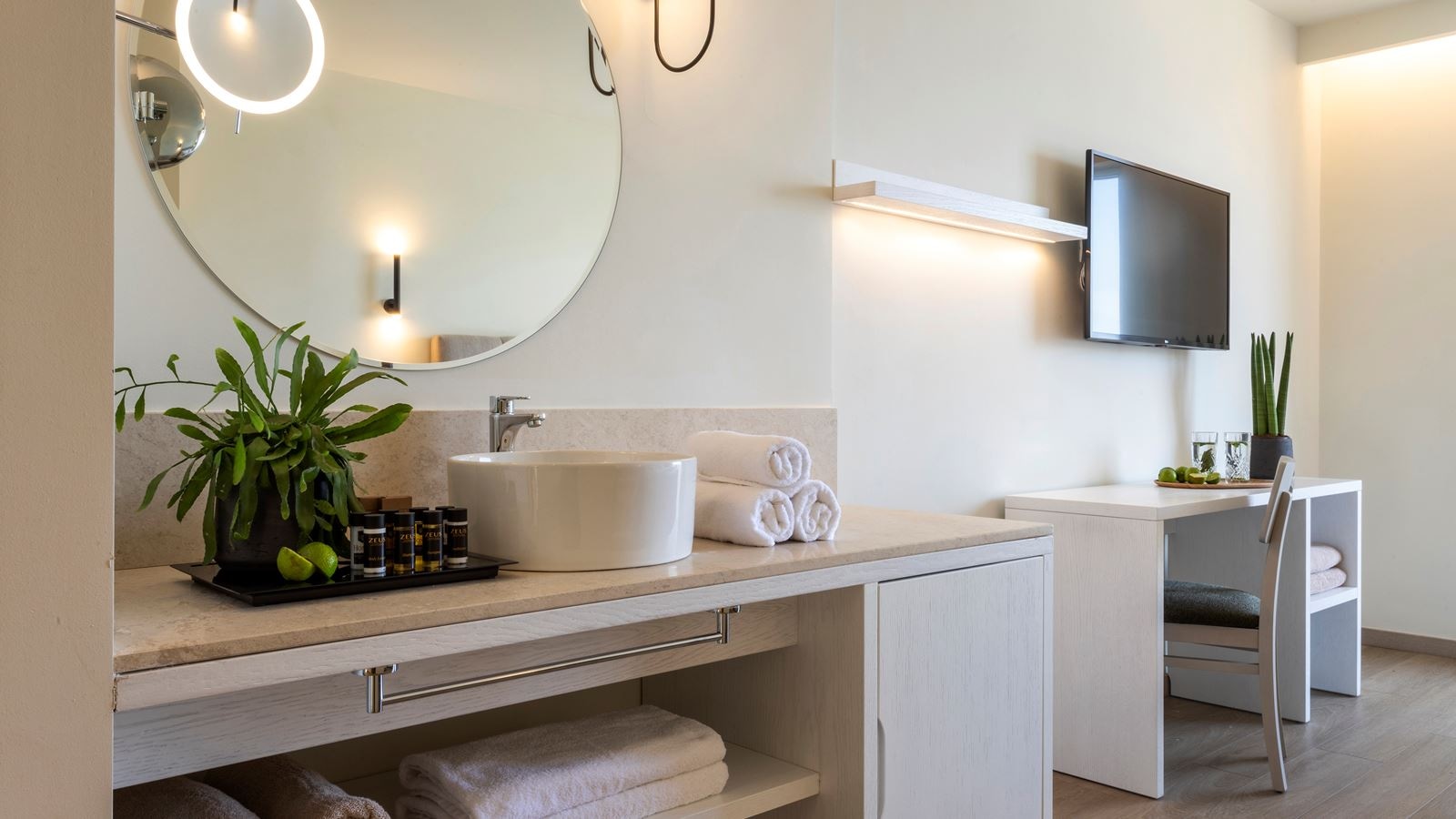 rooms-deluxe-city-view-room