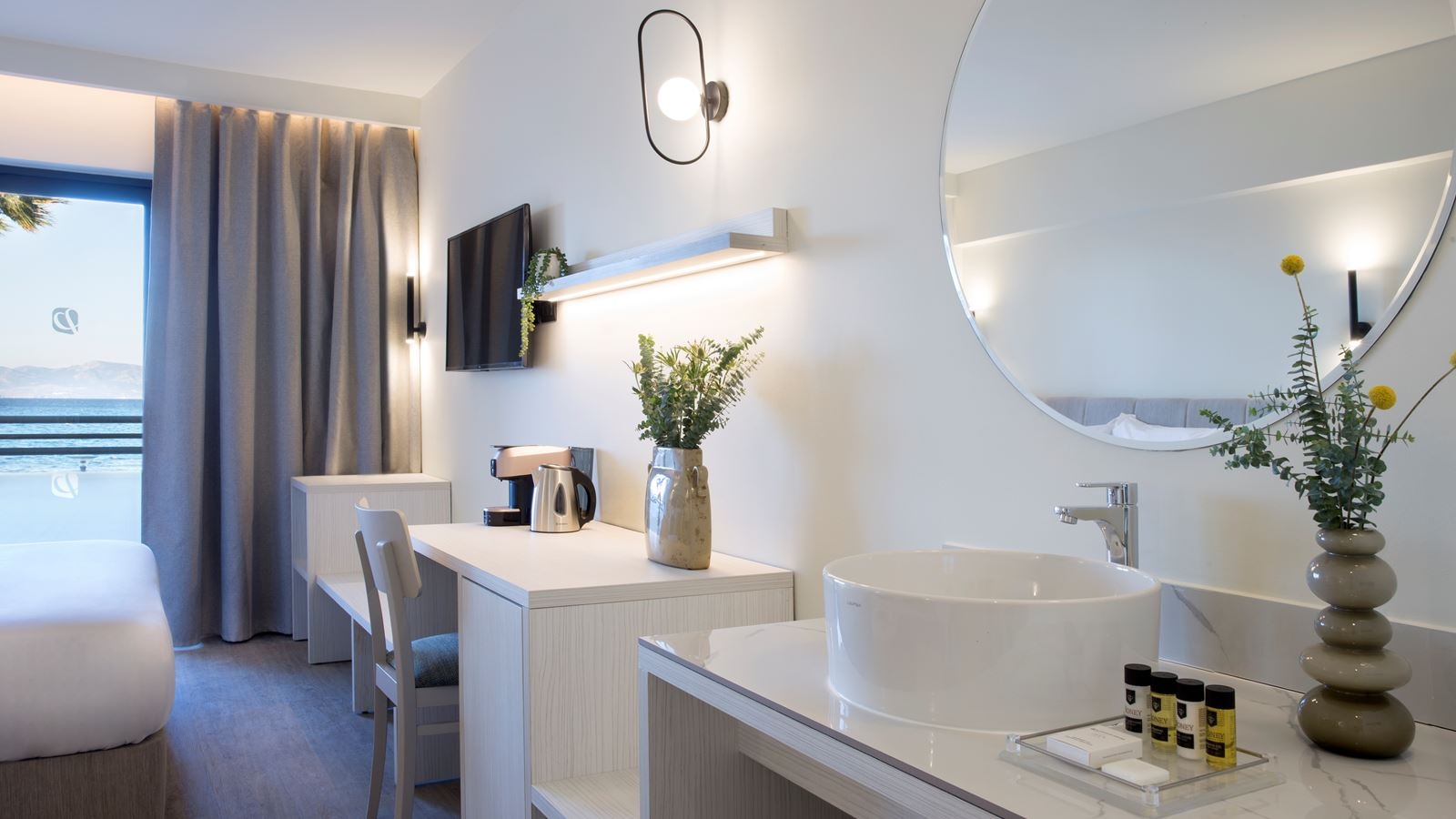 rooms-deluxe-sea-view-room