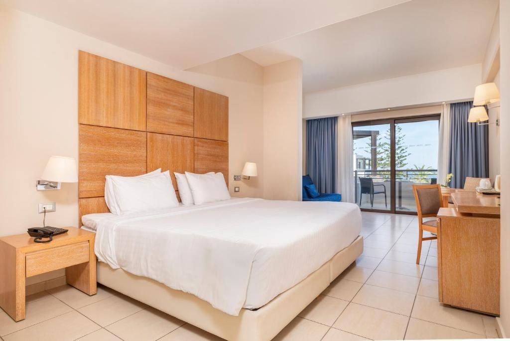 rooms-family-room-openplan-sea-view