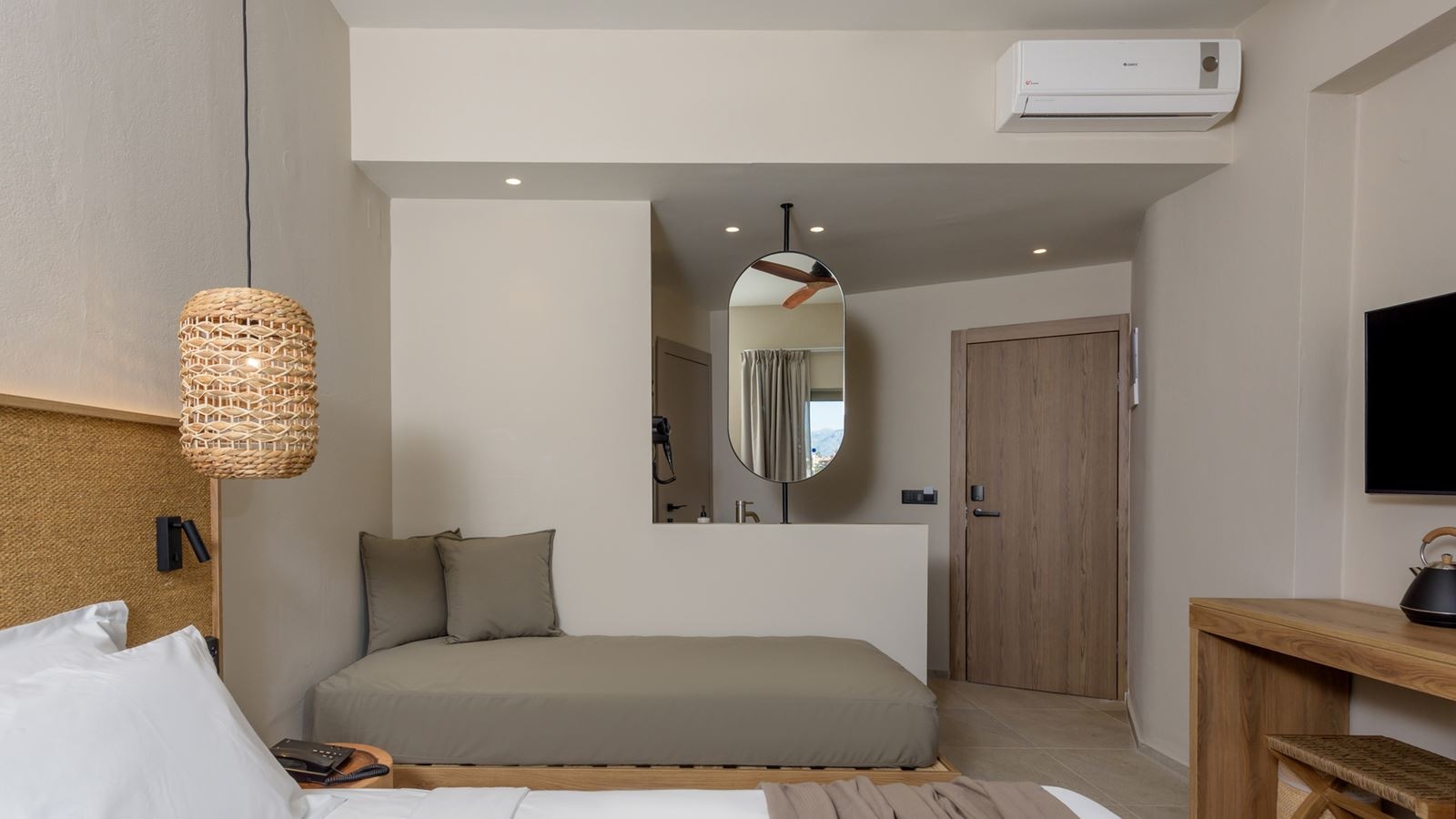 rooms-premium-room-side-sea-view