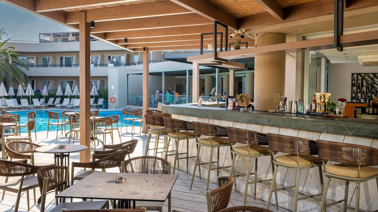 bars-dionysus-pool-bar