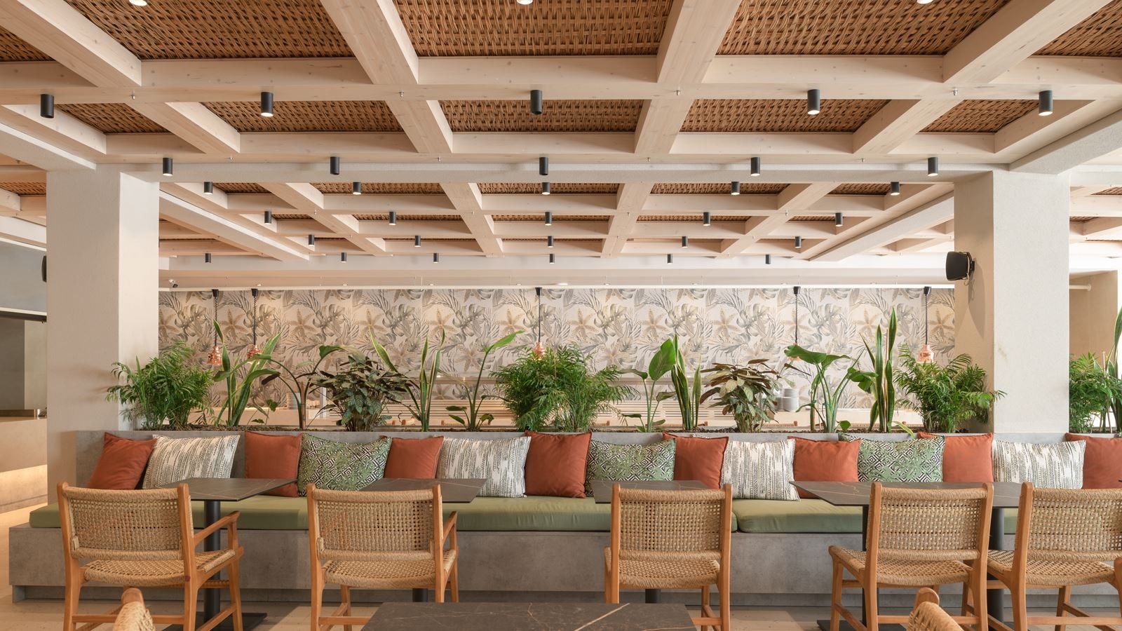 restaurants-main-restaurant