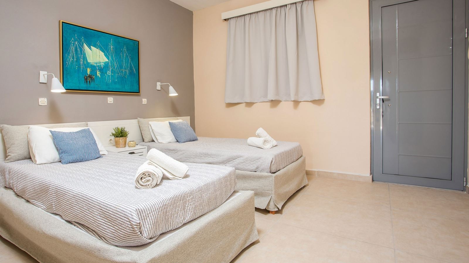 rooms-family-1-bedroom-room-with-balcony