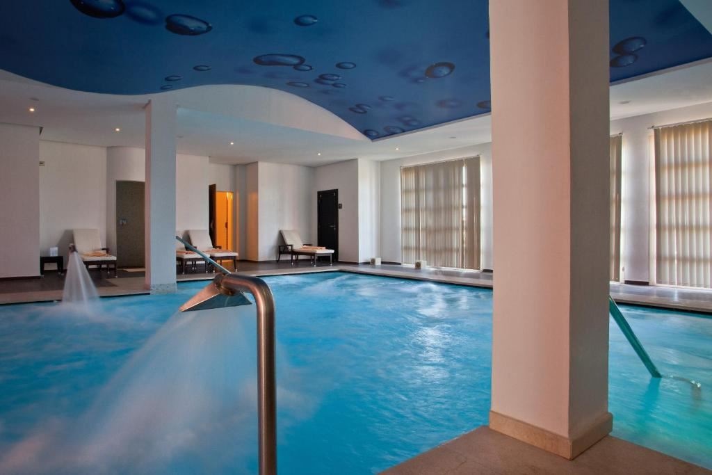pools-indoor-pool