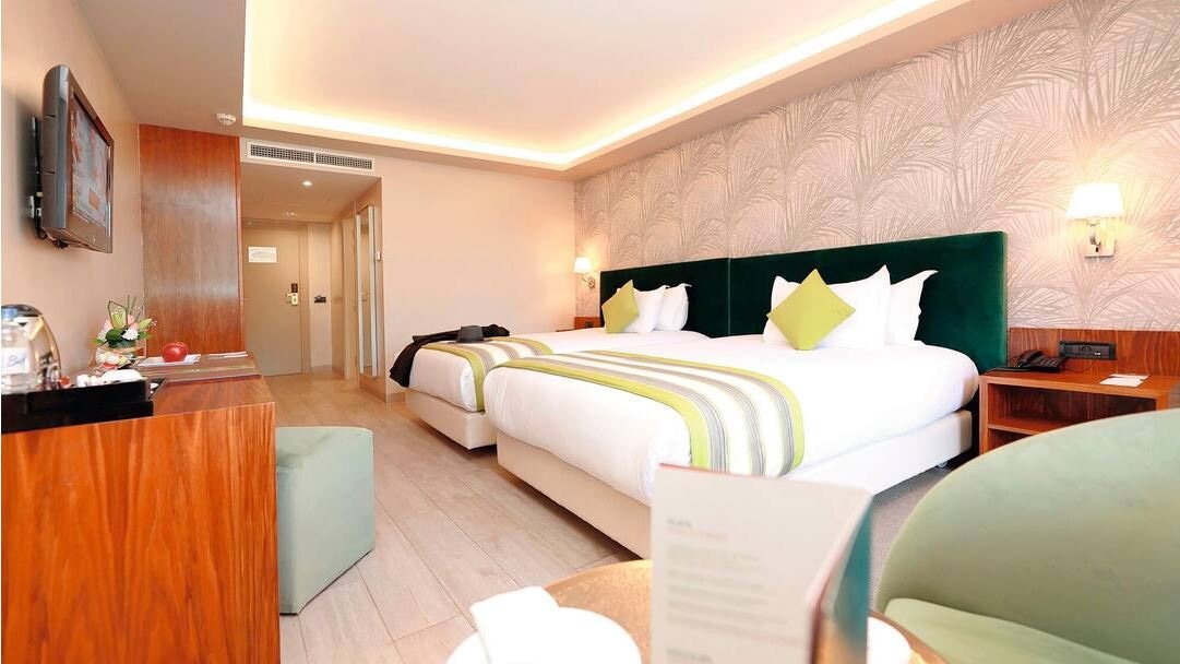 rooms-double-deluxe-gardepool-room