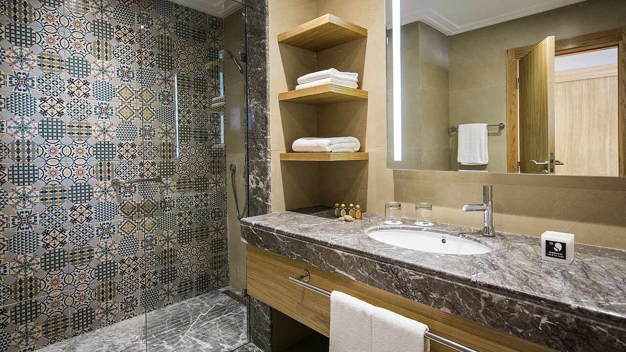 rooms-double-standard-room-lateralseaview