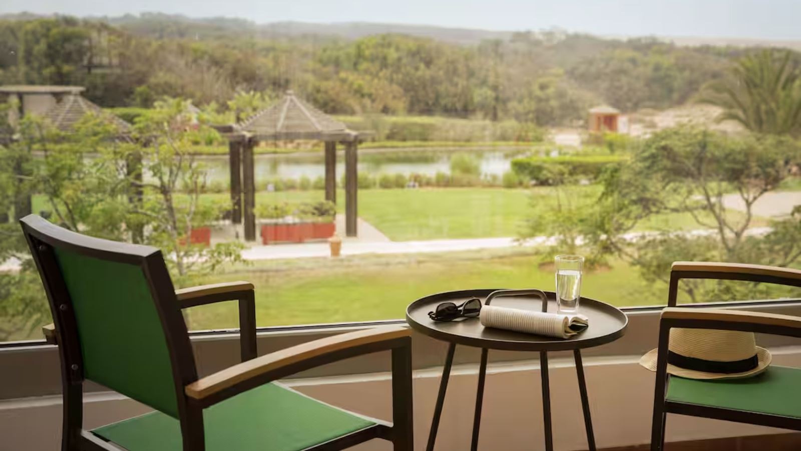 rooms-double-standard-room-gardenview