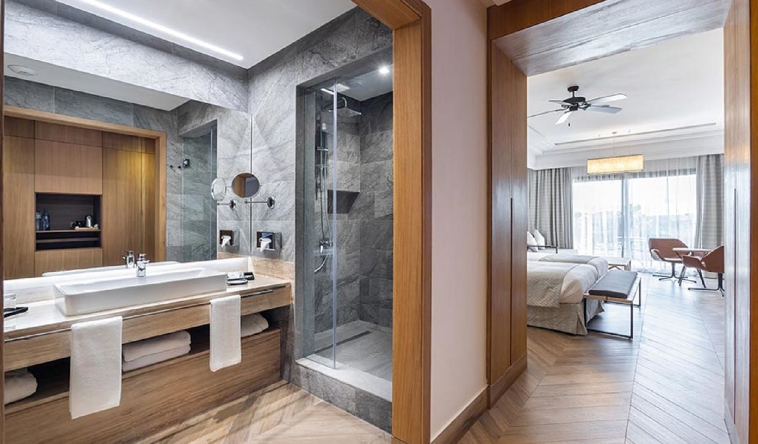 rooms-standard-room-lateral-sea-view