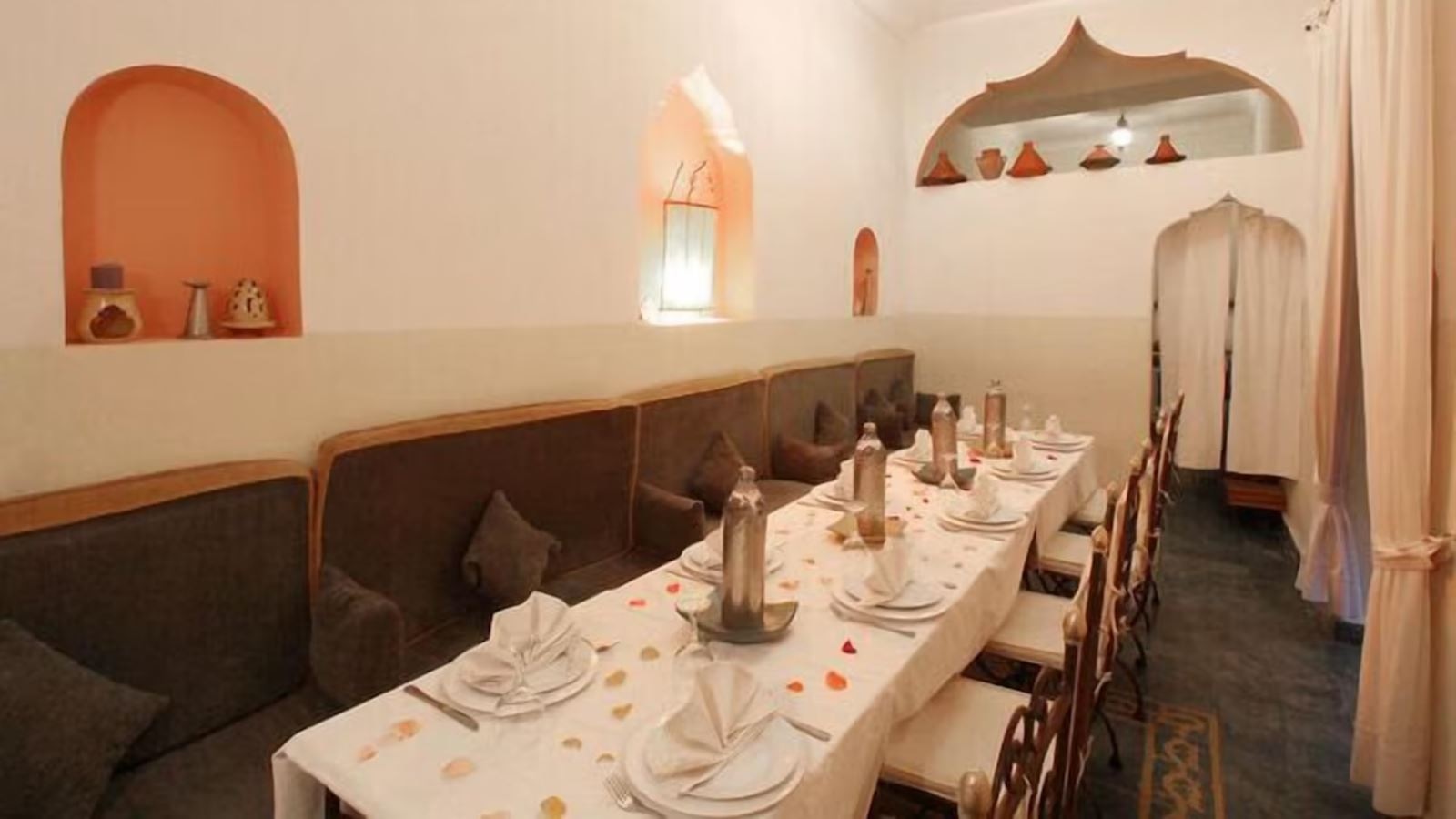 restaurants-restaurants