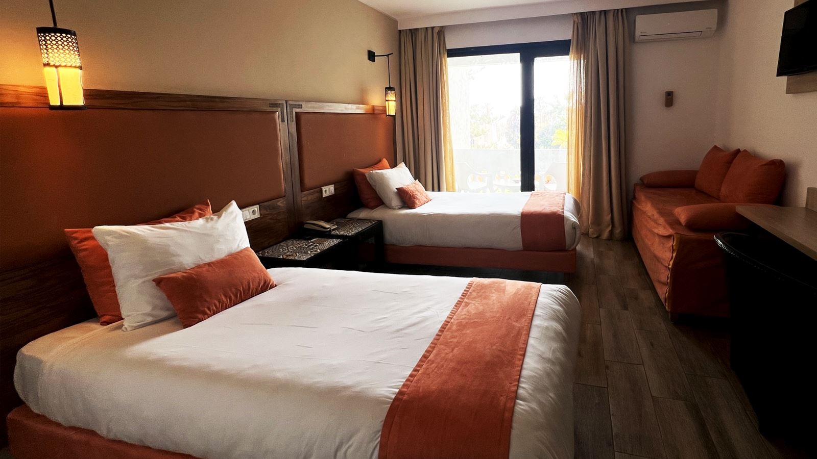 rooms-double-executive-room-poolview