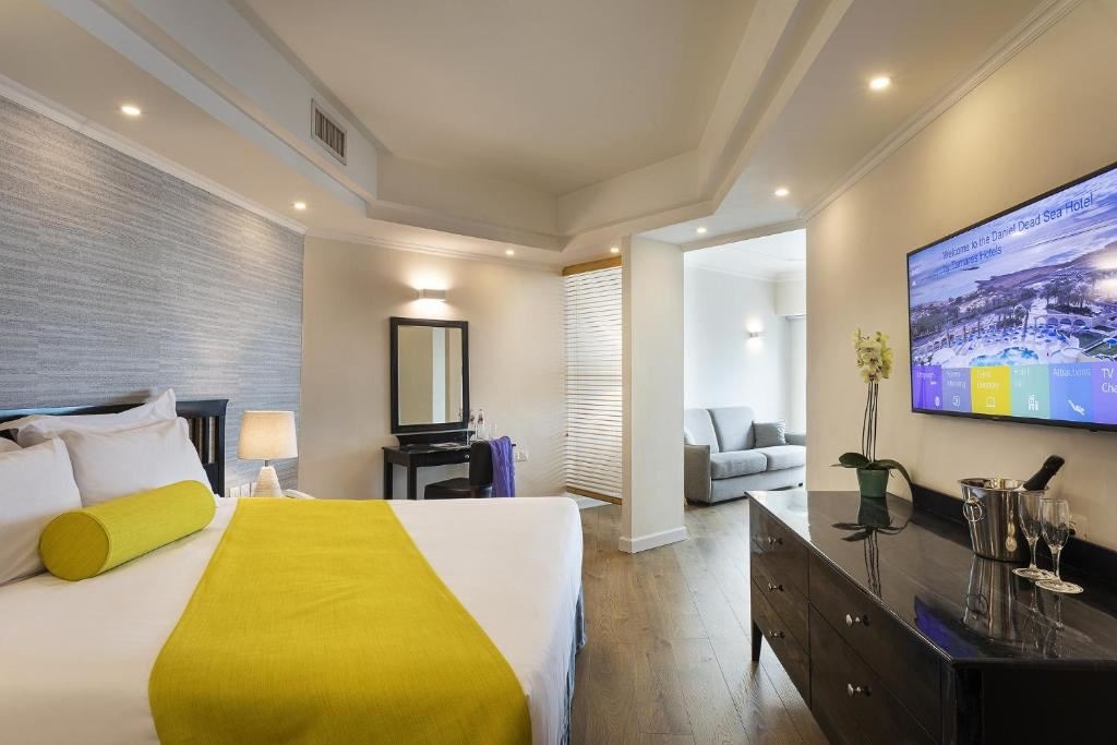 rooms-family-room-balcony