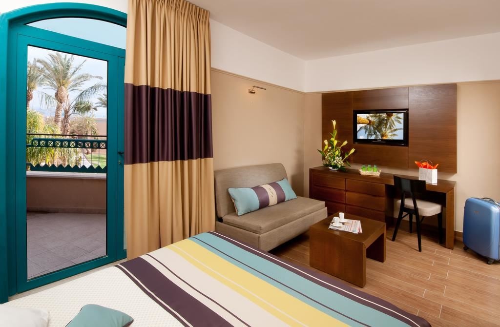 rooms-superior-family-room