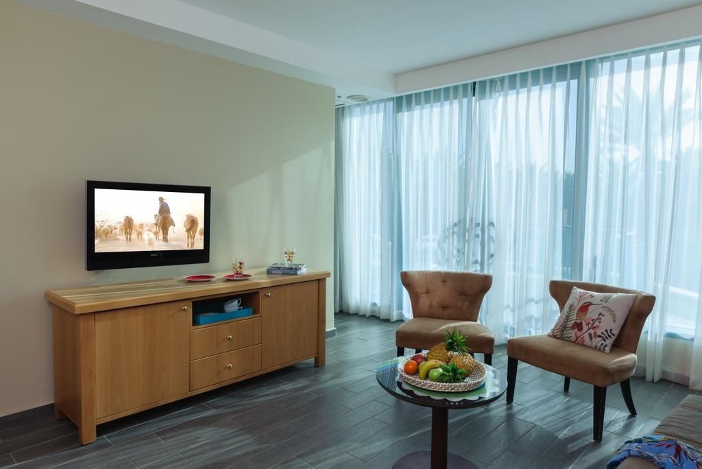 rooms-superior-family-room