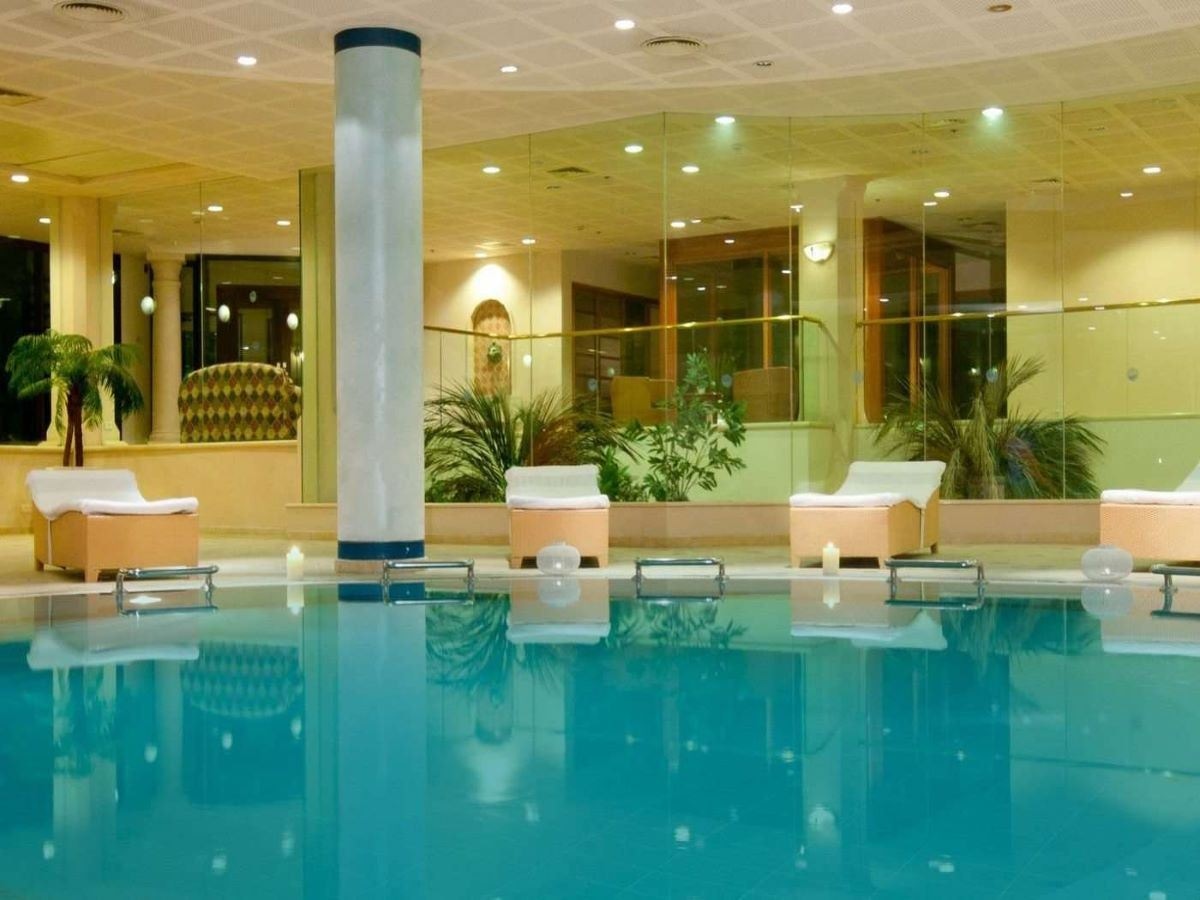 pools-outdoor--indoor-pool