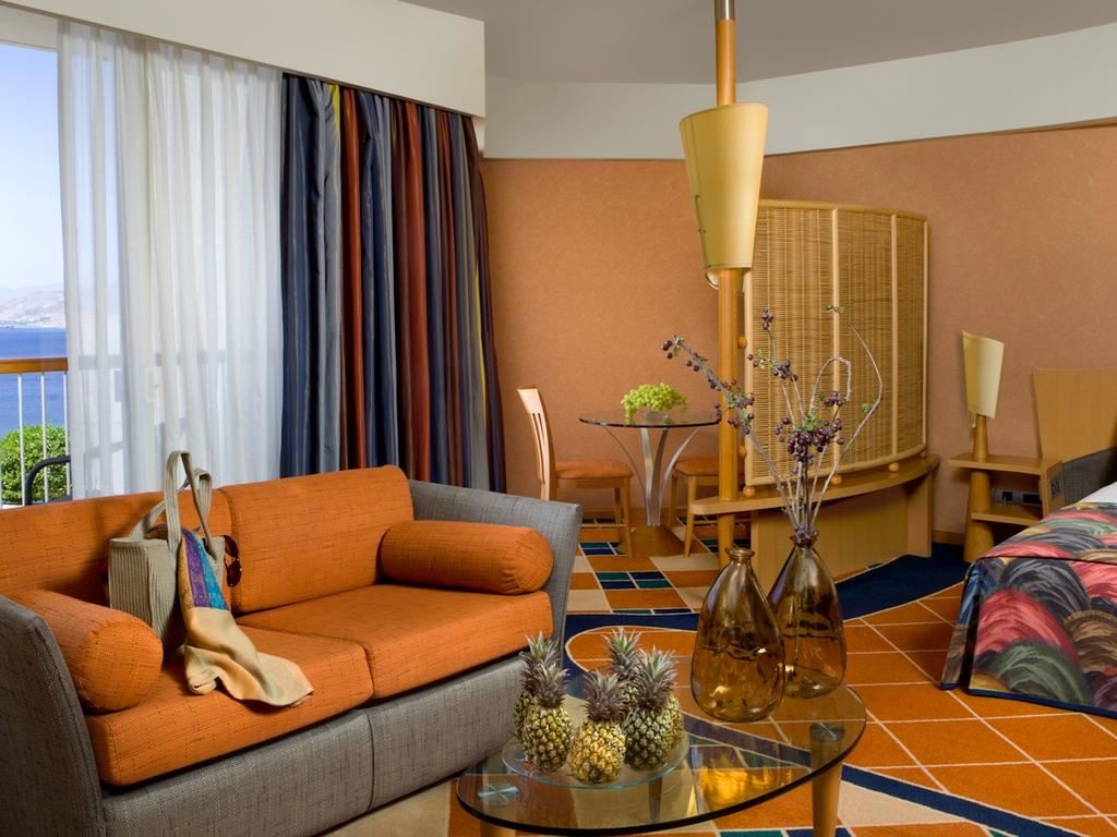 rooms-deluxe-sea--pool-view