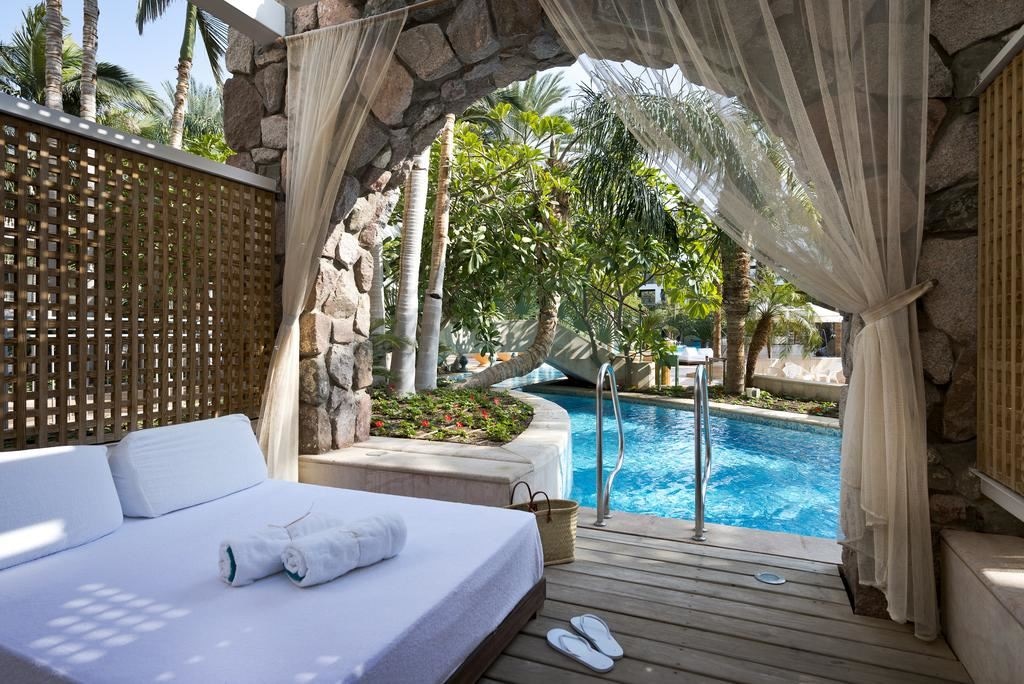 rooms-room-deck-poolview