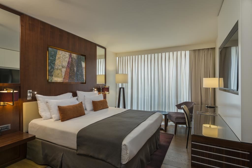 rooms-garden-room-pool-view