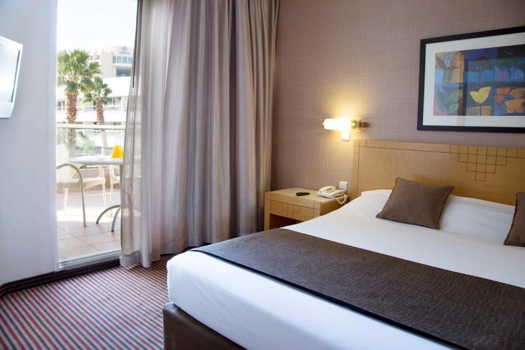 rooms-2-room-suite-pool-veiw