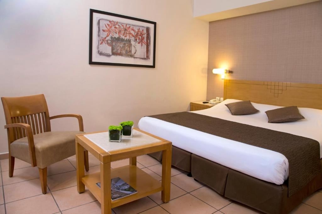 rooms-pool-access-family-suite