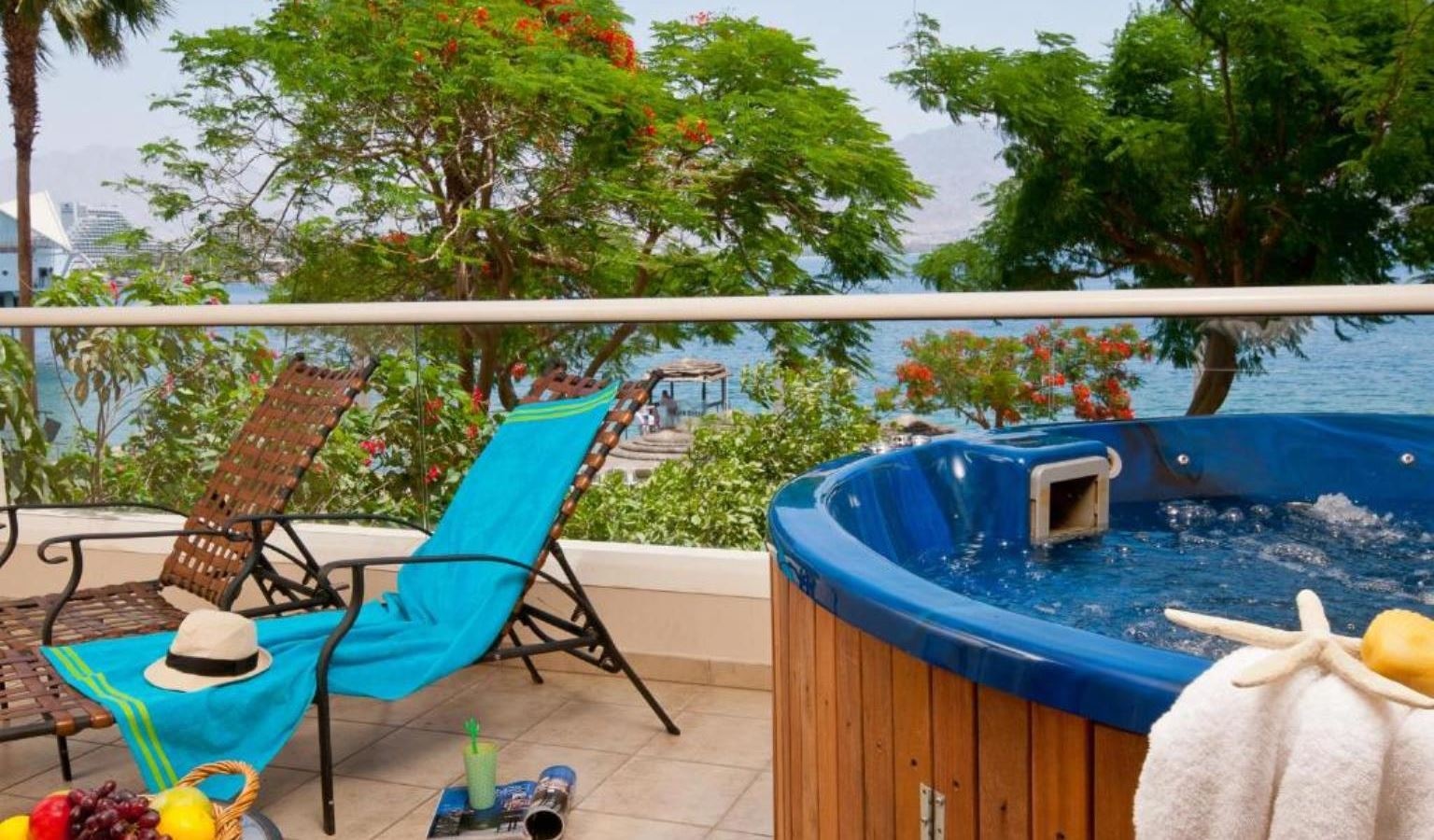 rooms-royal-suite-jacuzzi