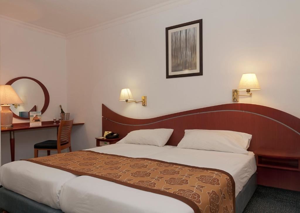 rooms-suite-deluxe-jacuzzi