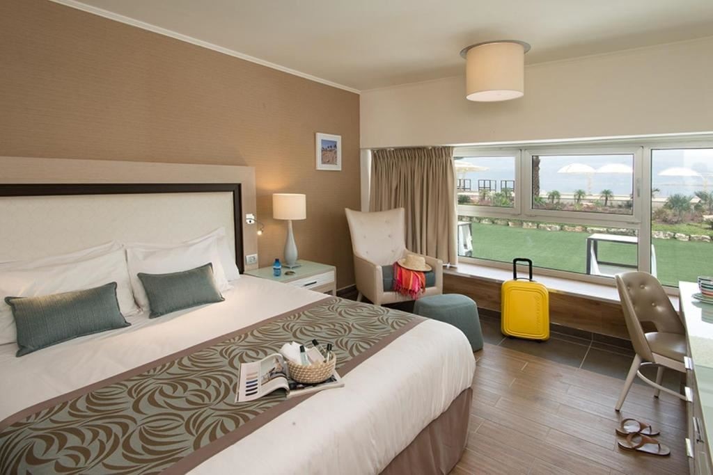 rooms-executive-sun-room